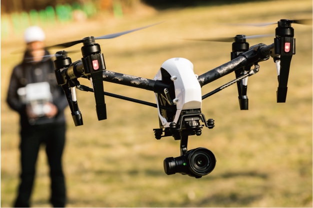 カメラを搭載したドローン